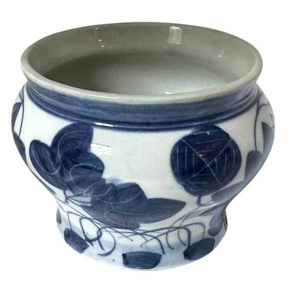 Vintage Hand-Painted Ceramic Chinoiserie Blue & White Lotus Bowl / Potpourri Pot - Picture 3 of 14